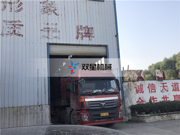 斷橋鋁撕碎機設(shè)備發(fā)貨現(xiàn)場