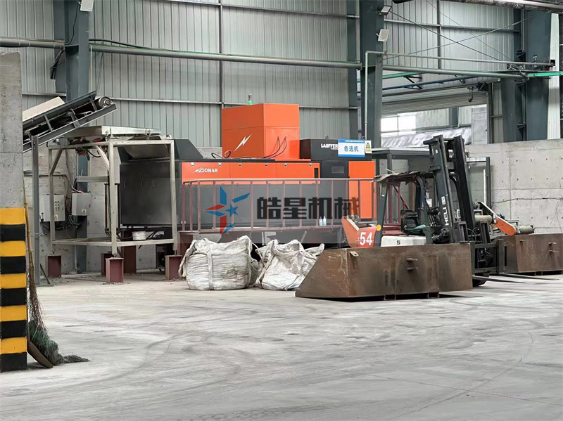<a href='http://www.lingzhuan99.cn/1/19.html' target='_blank'><span>雙軸撕碎機</span></a>